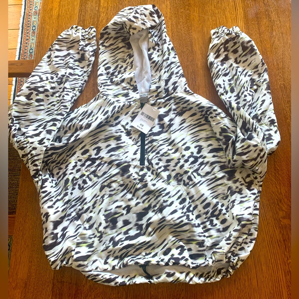 NEW Forever 21 pullover lined jacket w/ pockets, 1/4 zip animal print, gift!